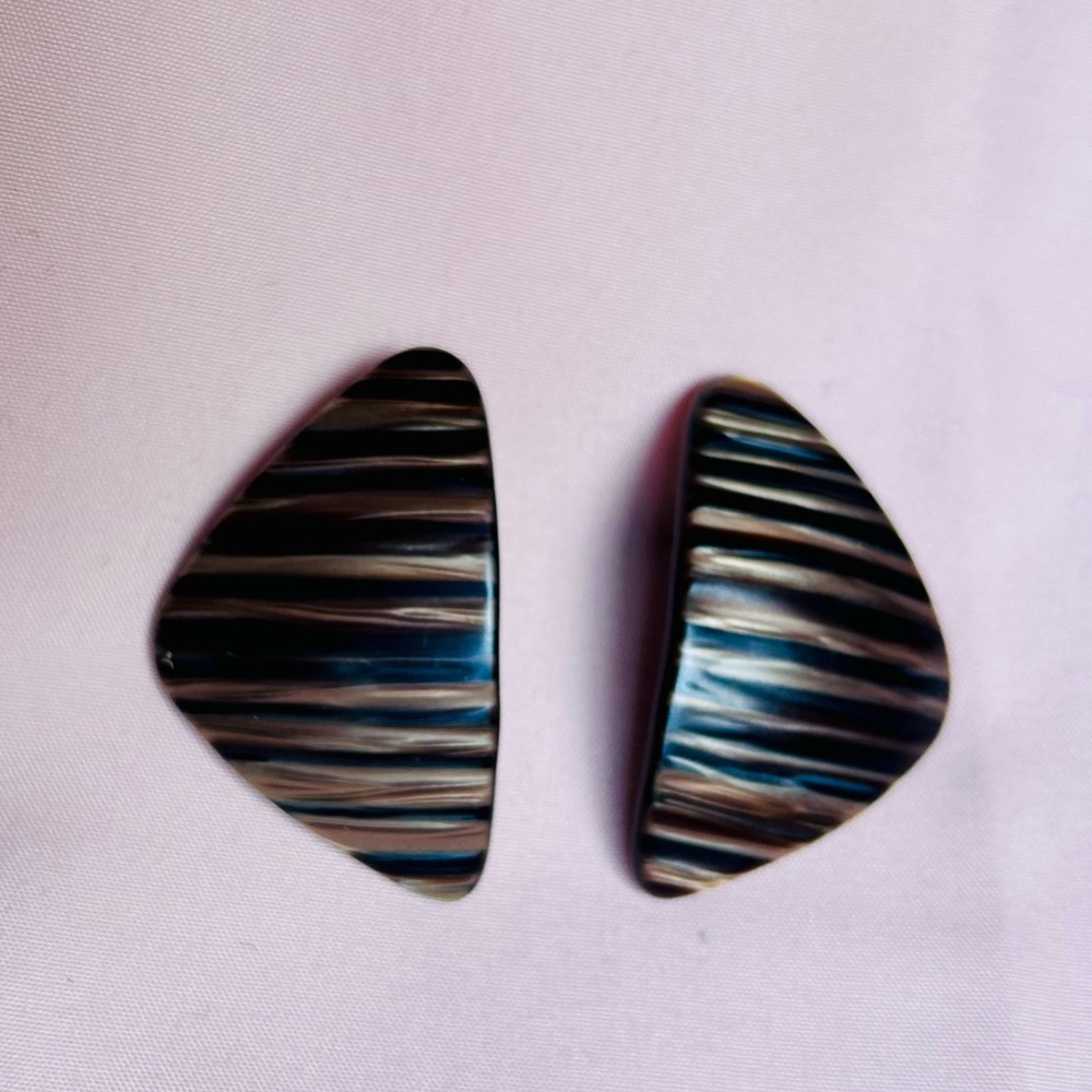 Vintage Stripes Triangle Earrings